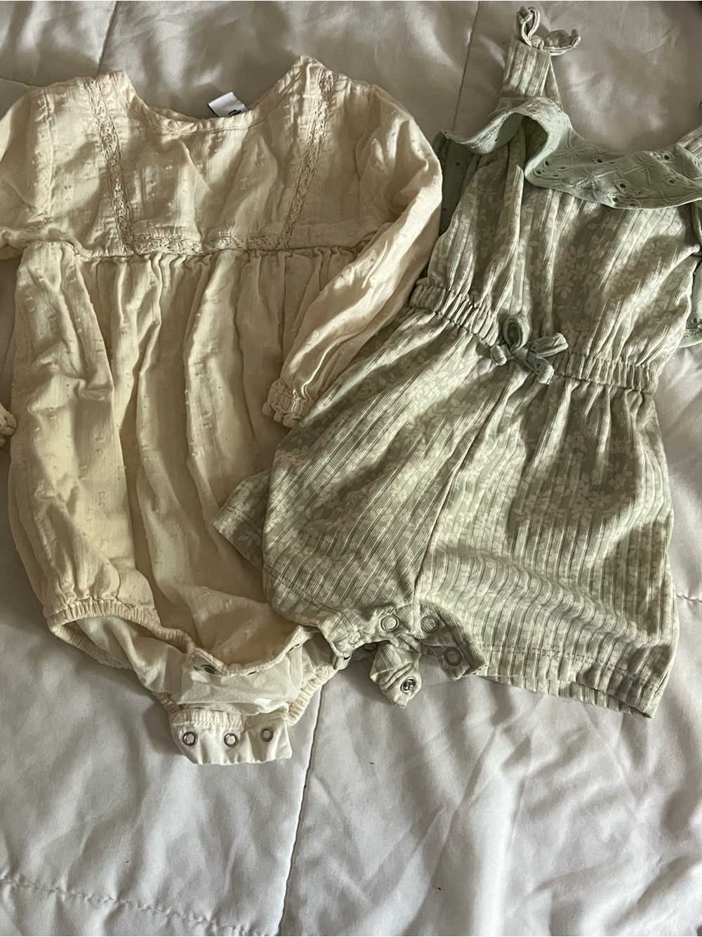 Soft Cream Long-Sleeve Baby Romper 18-24 month Bundle